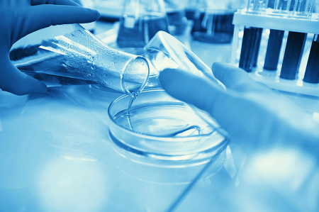 Posilnenie diagnostiky malárie pomocou rýchlych roztokov na testovanie antigénov P.f/P.v