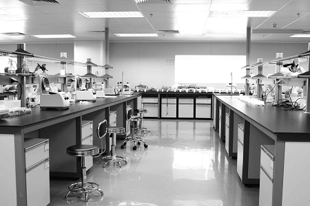 Vertikálna skriňa s laminárnym tokom pre čisté laboratórne práce